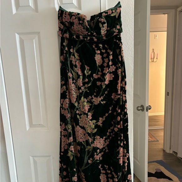 Lulus Dresses & Skirts - Lulu’s Bloom In Mind Emerald Floral Print Velvet Strapless Maxi Dress